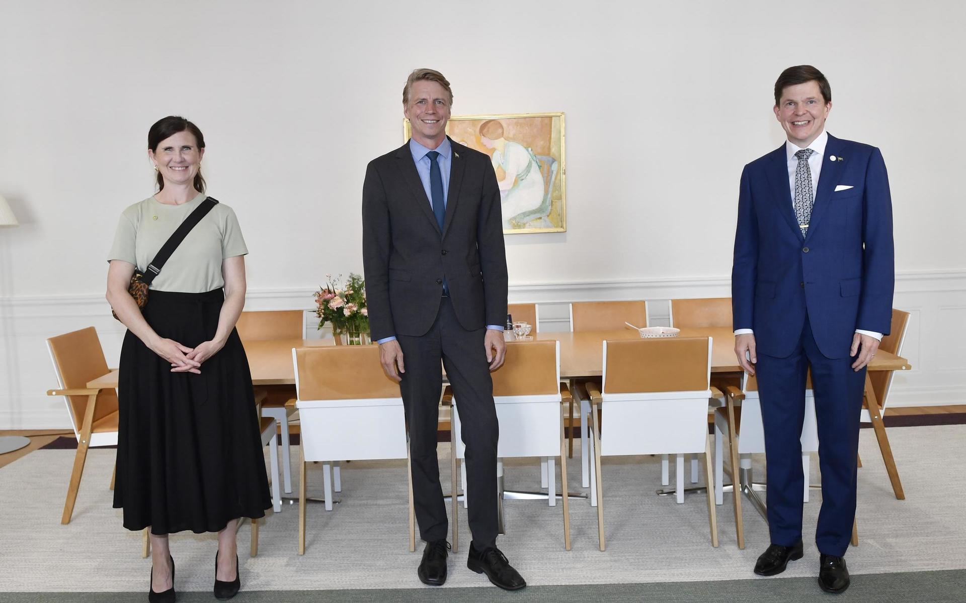 STOCKHOLM 20210629Miljöpartiets språkrör Märta Stenevi och Per Bolund (MP) tas emot av Riksdagens talman Andreas Norlén för en talmansrunda i riksdagen.Foto: Stina Stjernkvist / TT kod 11610